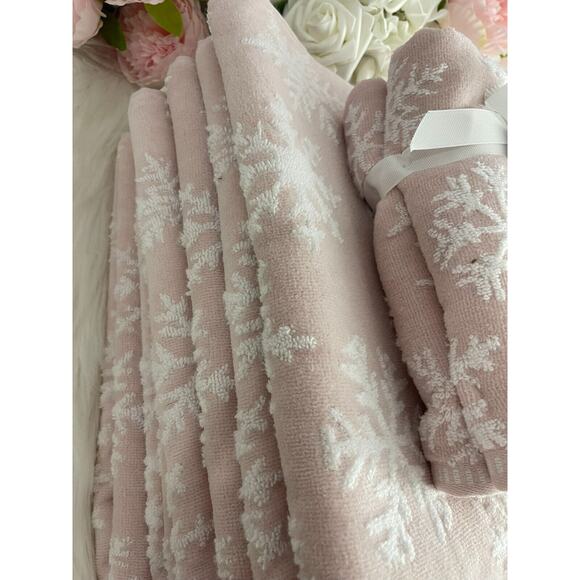 Arctic Holiday 6 Pc White SNOWFLAKE PINK Christmas Bath & Hand Towel Set NWT - Picture 3 of 9